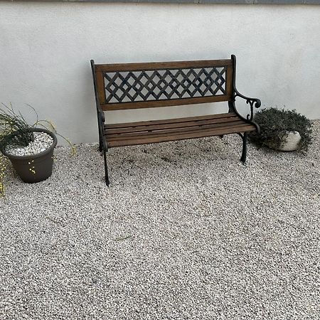 Appartement T2 Avec Terrasse Et Cour Cavaillon Bagian luar foto