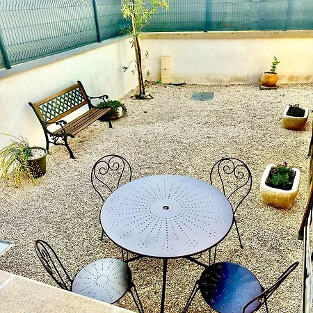 Appartement T2 Avec Terrasse Et Cour Cavaillon Bagian luar foto