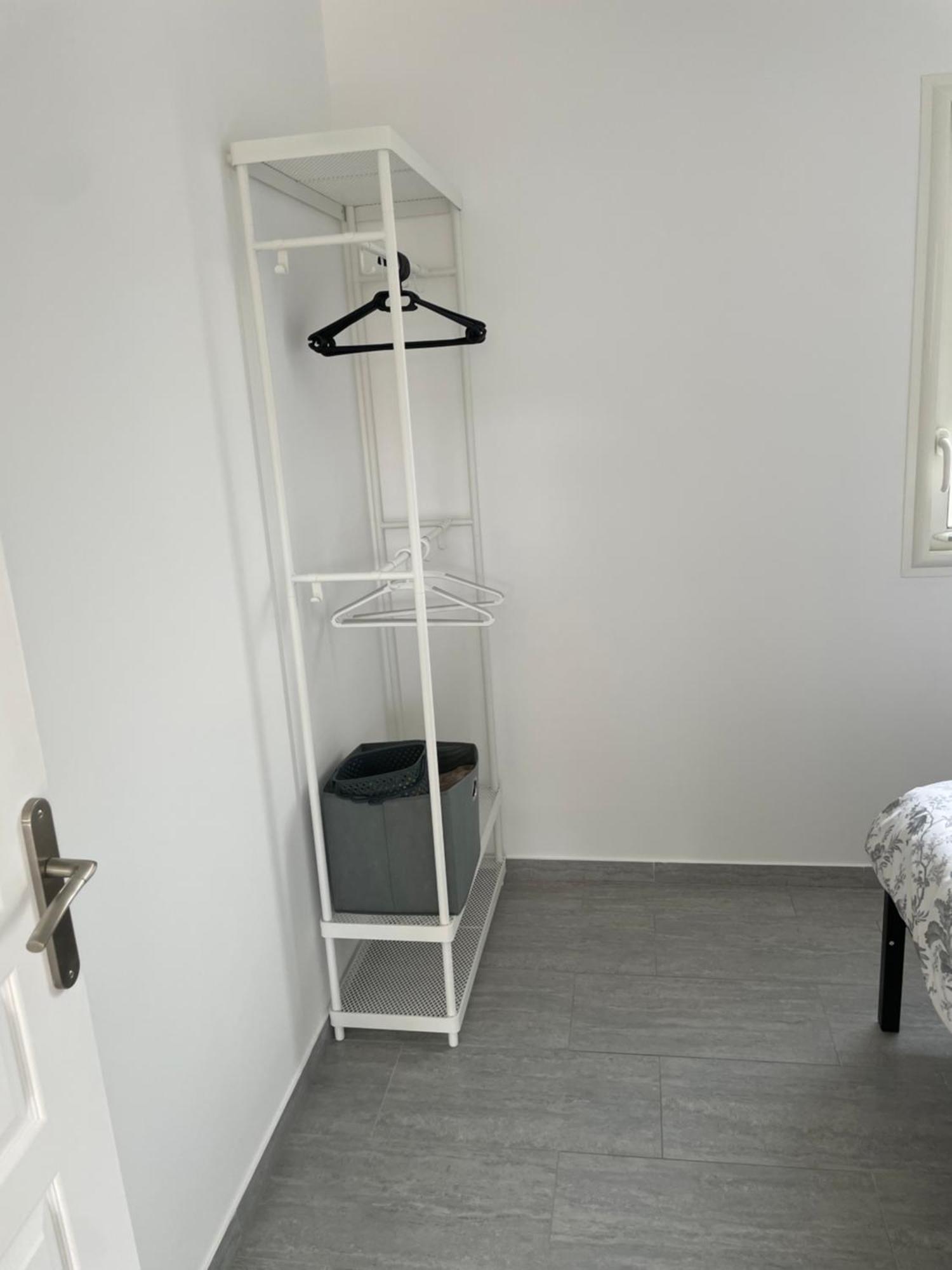 Appartement T2 Avec Terrasse Et Cour Cavaillon Bagian luar foto