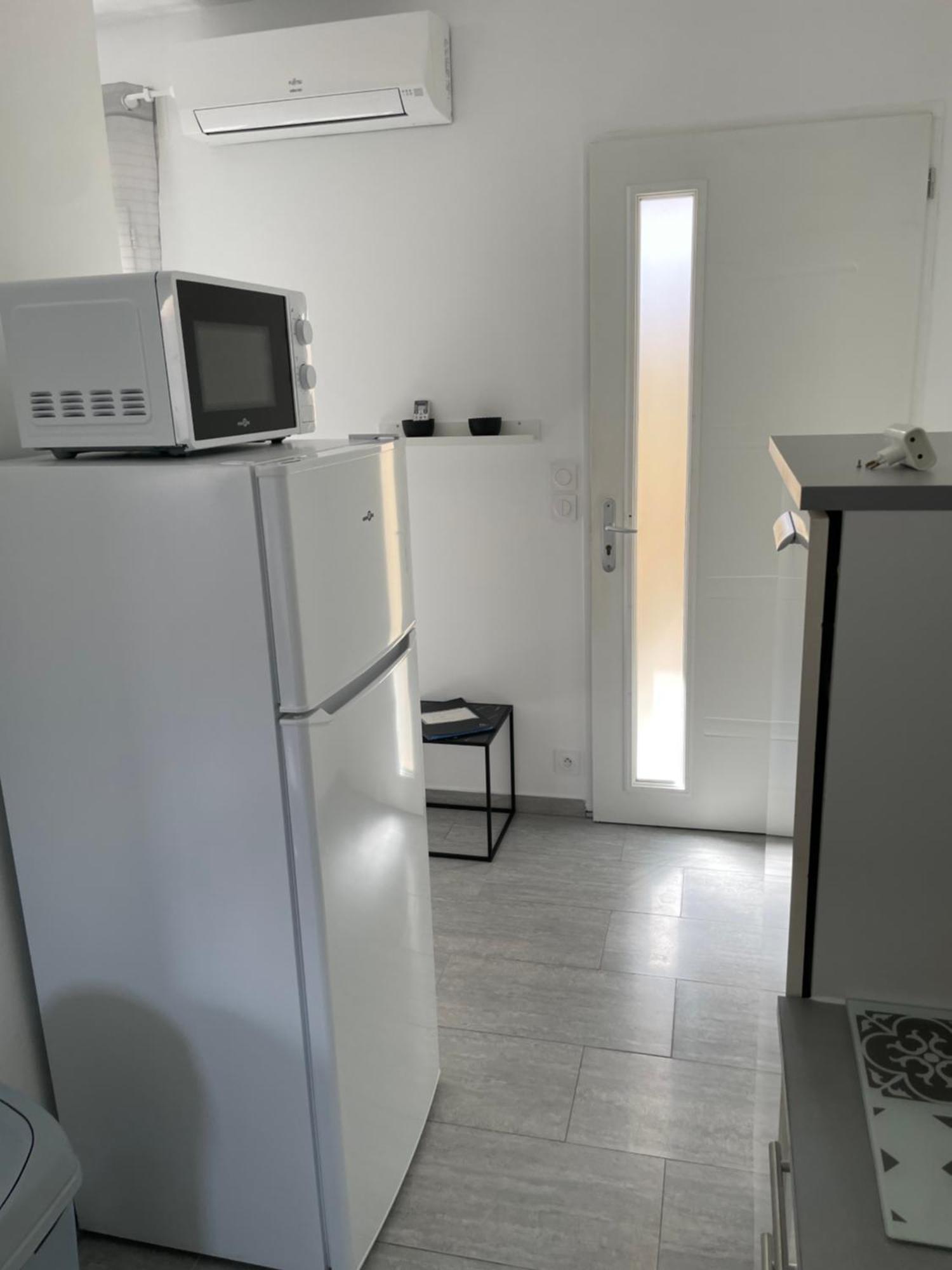 Appartement T2 Avec Terrasse Et Cour Cavaillon Bagian luar foto
