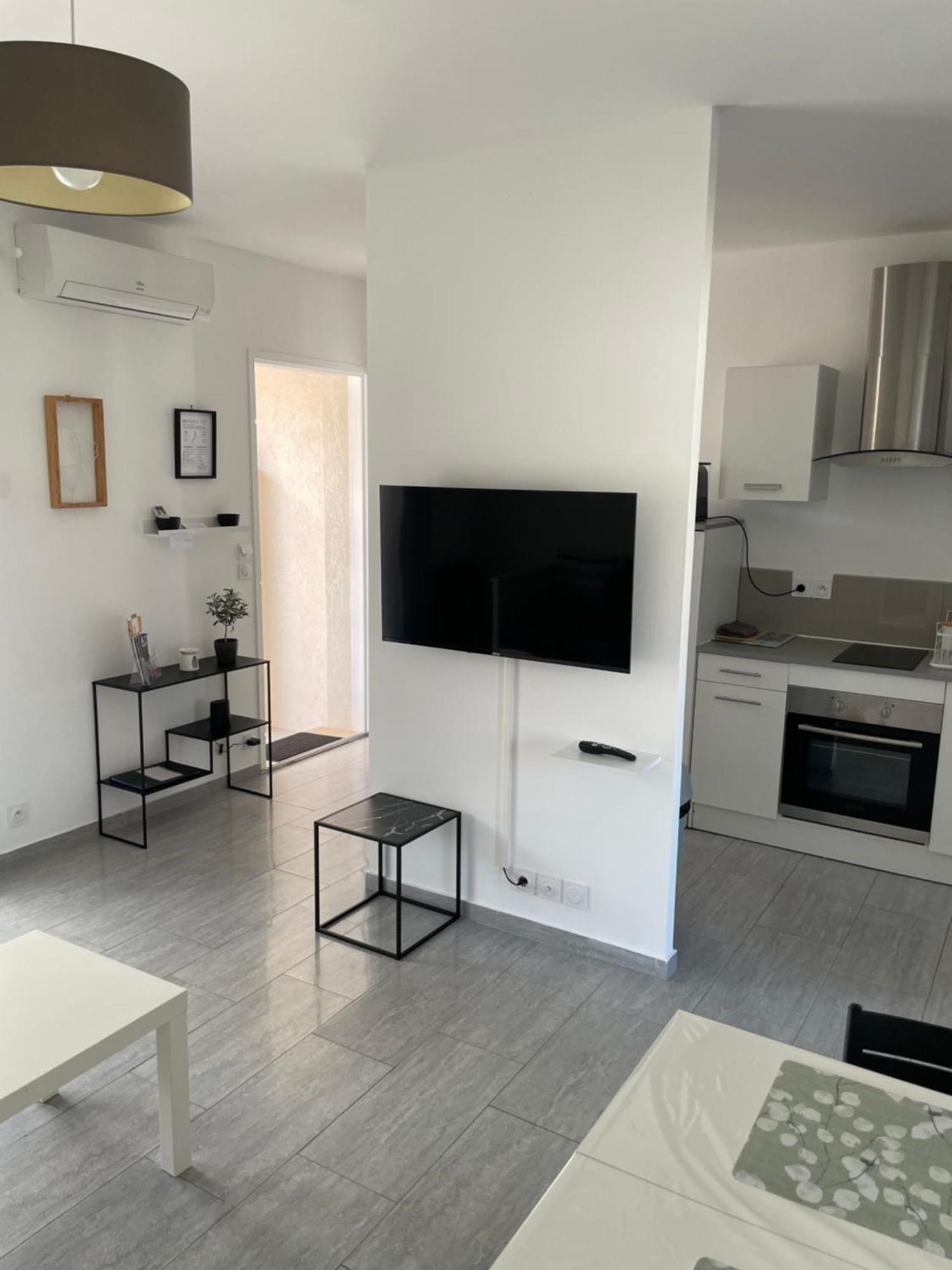 Appartement T2 Avec Terrasse Et Cour Cavaillon Bagian luar foto