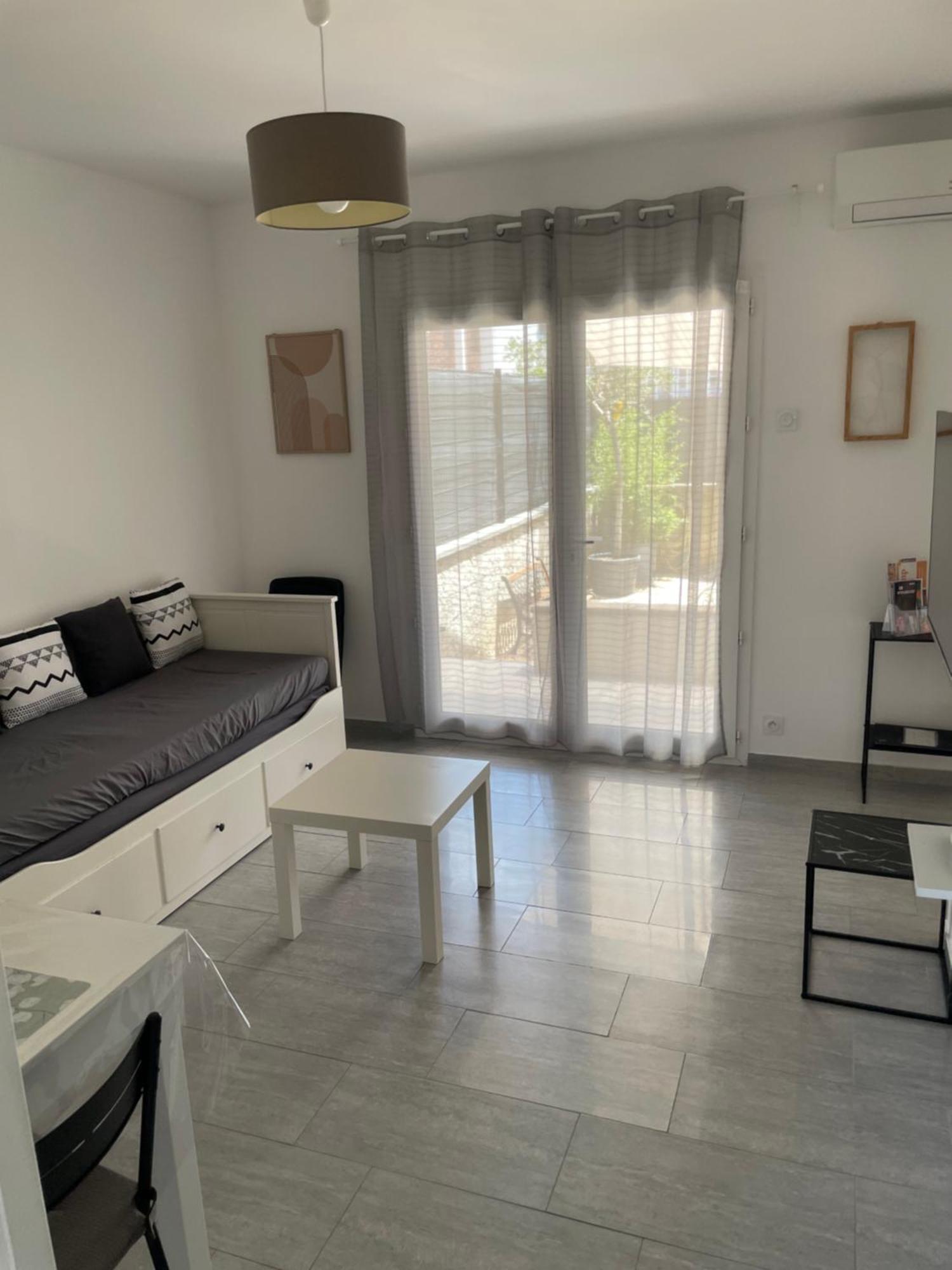 Appartement T2 Avec Terrasse Et Cour Cavaillon Bagian luar foto