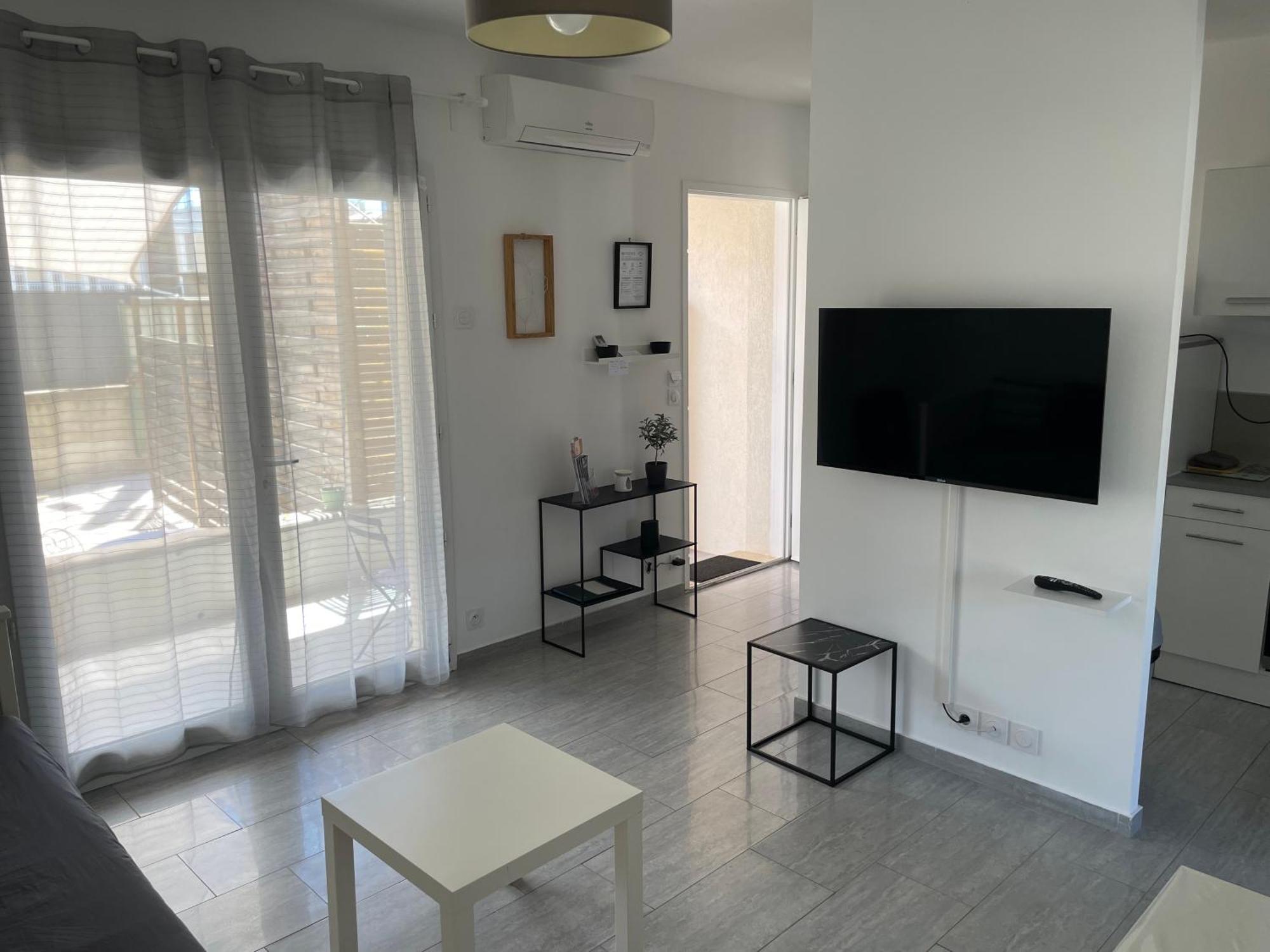 Appartement T2 Avec Terrasse Et Cour Cavaillon Bagian luar foto
