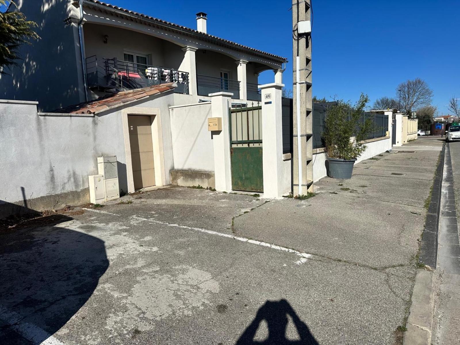 Appartement T2 Avec Terrasse Et Cour Cavaillon Bagian luar foto