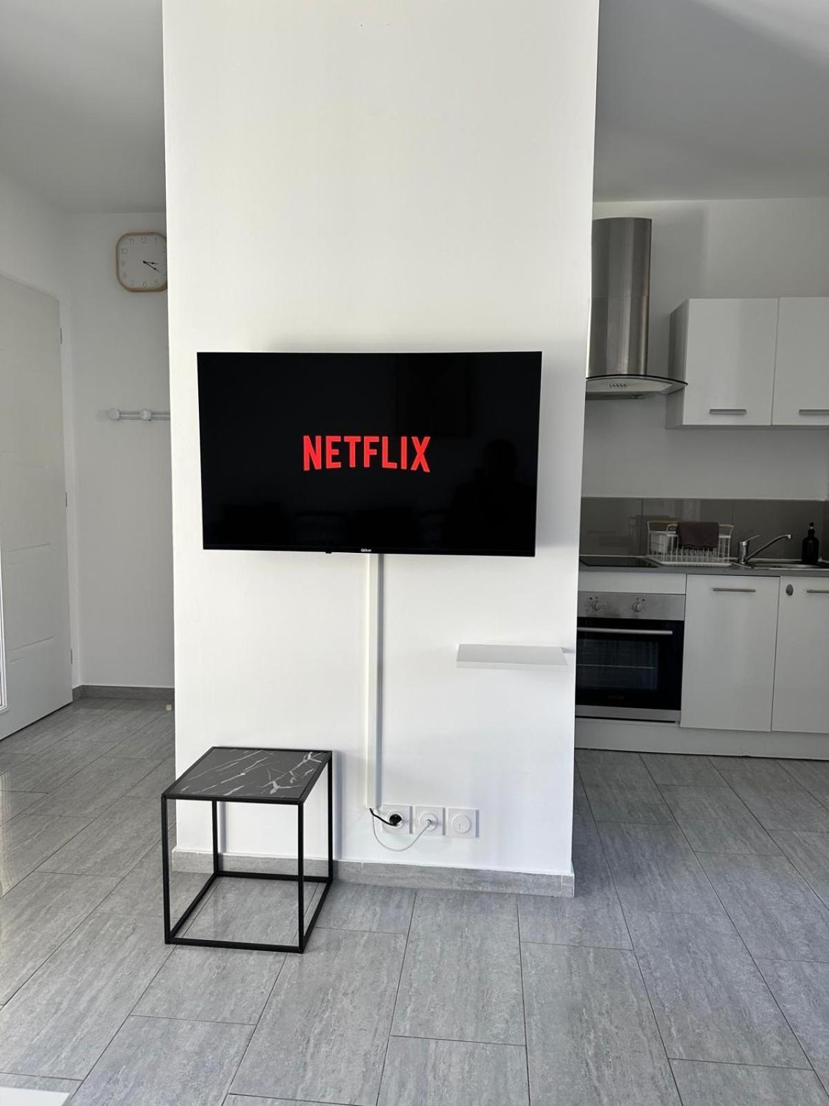 Appartement T2 Avec Terrasse Et Cour Cavaillon Bagian luar foto