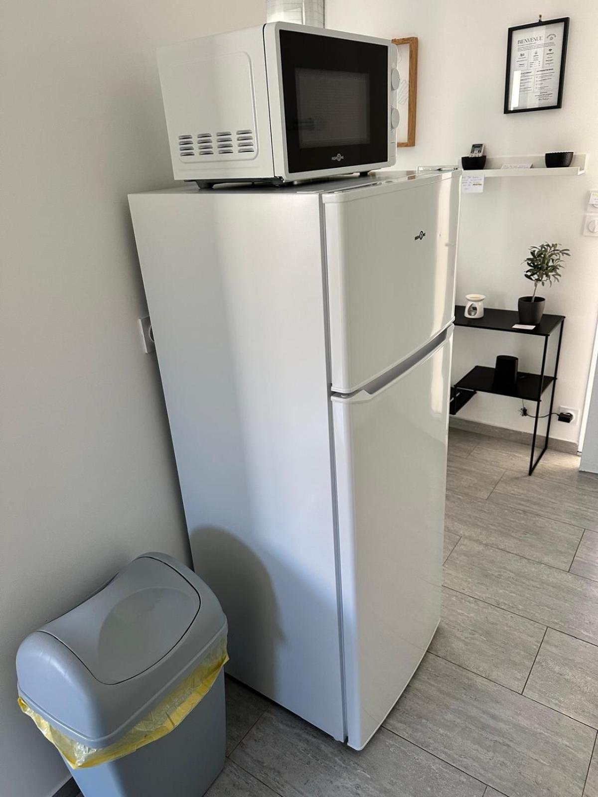 Appartement T2 Avec Terrasse Et Cour Cavaillon Bagian luar foto