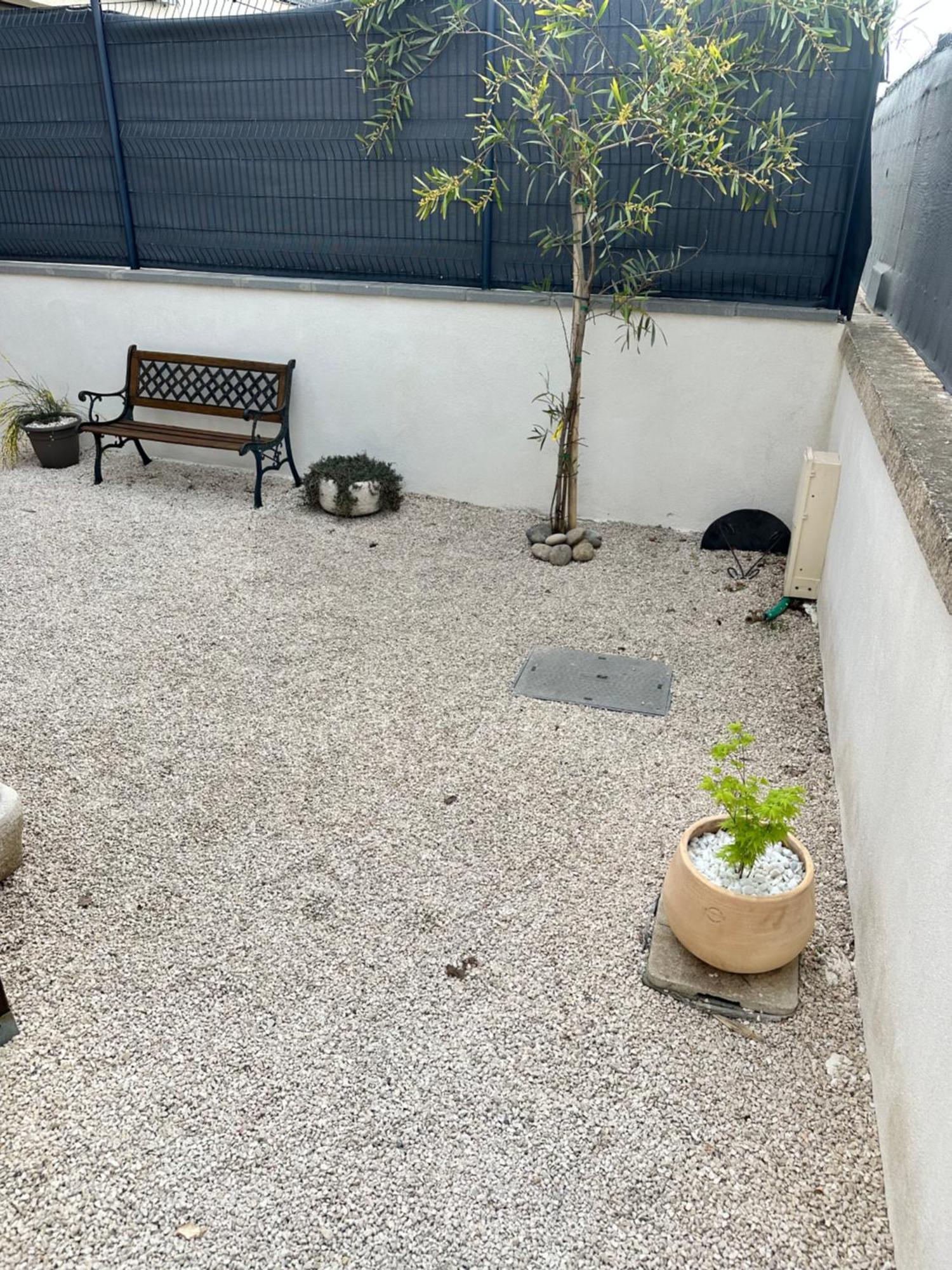 Appartement T2 Avec Terrasse Et Cour Cavaillon Bagian luar foto
