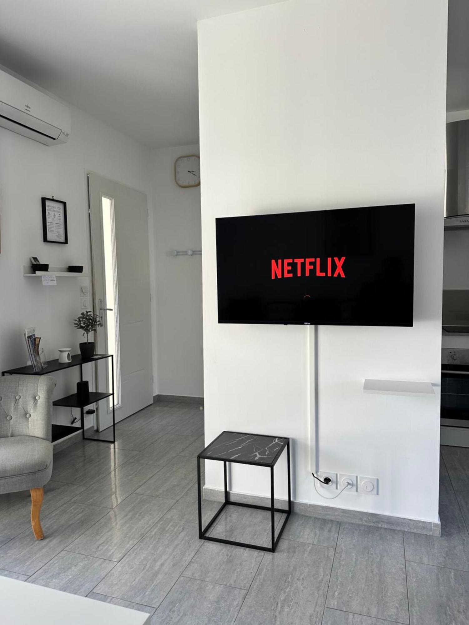 Appartement T2 Avec Terrasse Et Cour Cavaillon Bagian luar foto